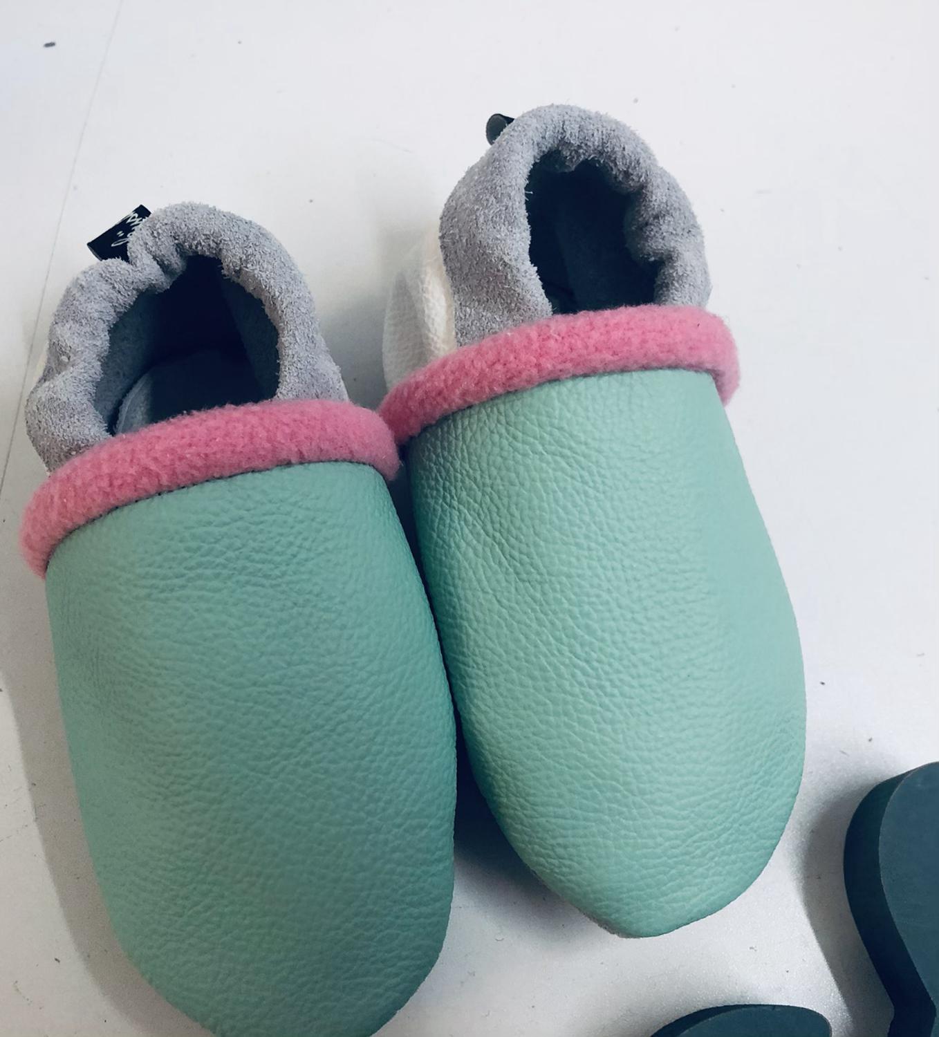 Lederpuschen Mint Rosa Für Babys Und Kleinkinder, Krabbelschuhe Maritim, Personalisiert Mit Namen, Anti Rutsch Sohle von KuestenfieberDesign