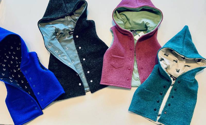 Liebevoll Handgefertigte Walk Westen Für Babys Und Kinder - Kuschelige Begleiter in Blau, Grau, Rosa & Petrol Mit Meerestieren Ankern von KuestenfieberDesign