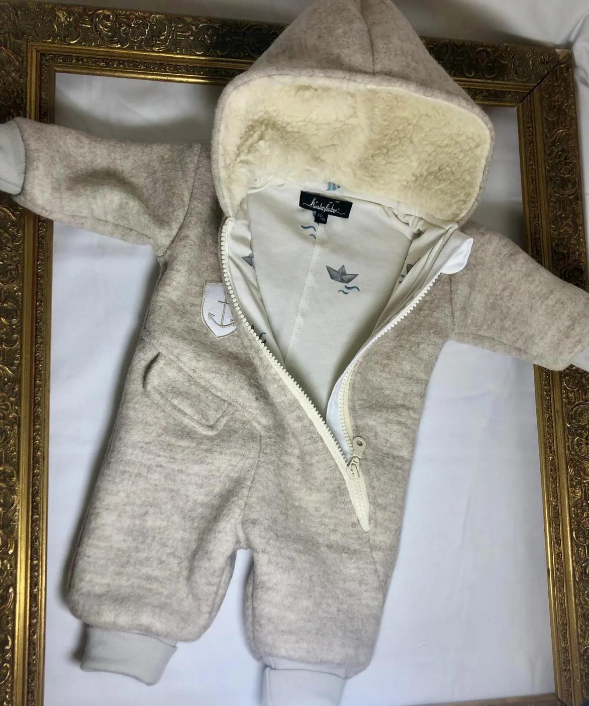 Maritimer Walkoverall Baby Aus Wollwalk Hellbeige - Handgemacht, Warm & Mitwachsend | Küstenfieber® Boots-Abenteuer von KuestenfieberDesign