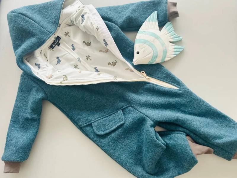 Walkoverall „Dino-Spaziergang", Walkanzug in Petrol - Warm, Mitwachsend Und Oeko-Tex® von KuestenfieberDesign