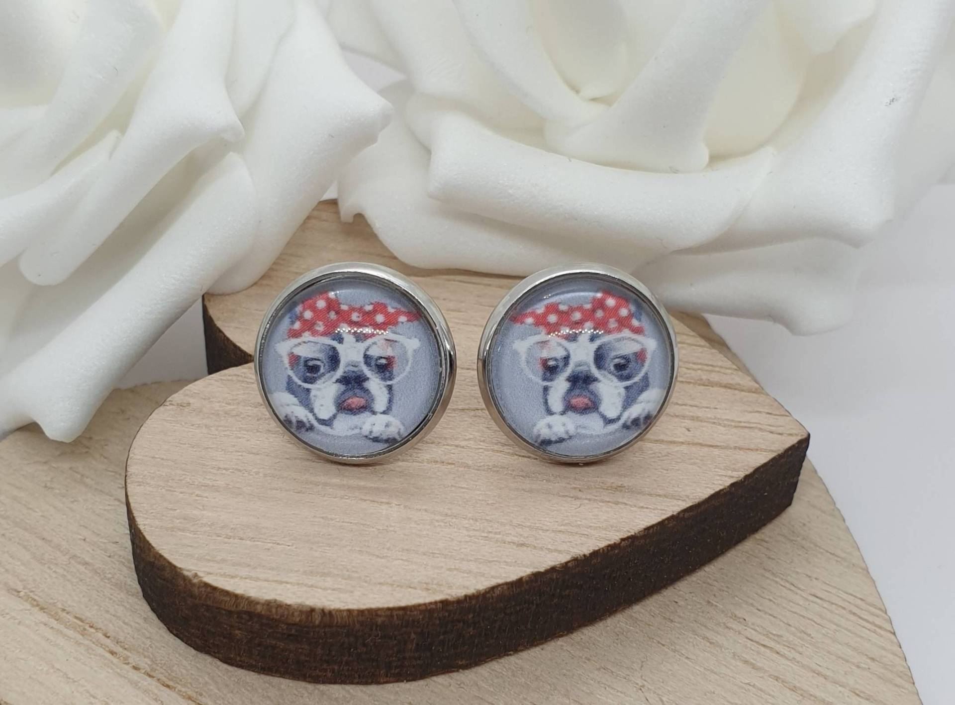 Ohrstecker Bulldogge - Cabochonschmuck Aus Edelstahl Ohrstecker Bulldogge - Cabochonschmuck Aus Edelstahl von KuestenglitzerMV