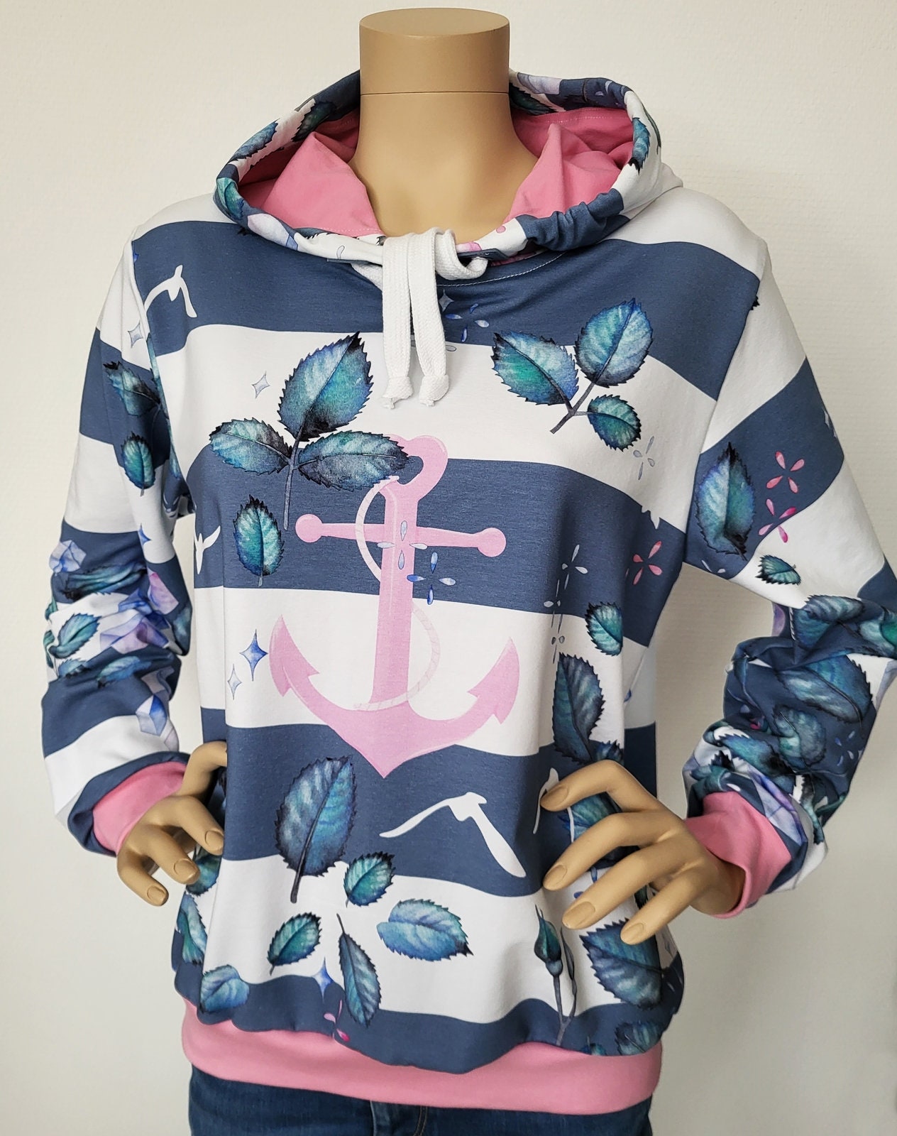 Entdecke Meine Kuschelig, Weichen Bio-Baumwolle Hoodies Für Damen Maritimes Design, Moin, Bunter Hoodie von Kuestenjuwel
