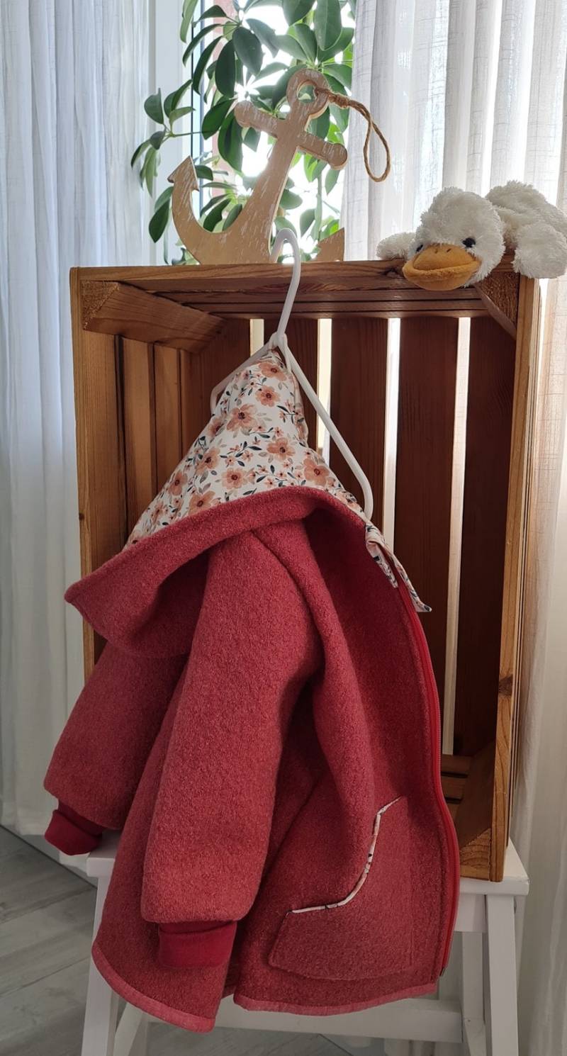 Tolle Walkjacke/Wolle Für Kinder Im Angesagten Design - Wollwalk, Kinderjacke Beere "Lykke" Küstenjuwel von Kuestenjuwel