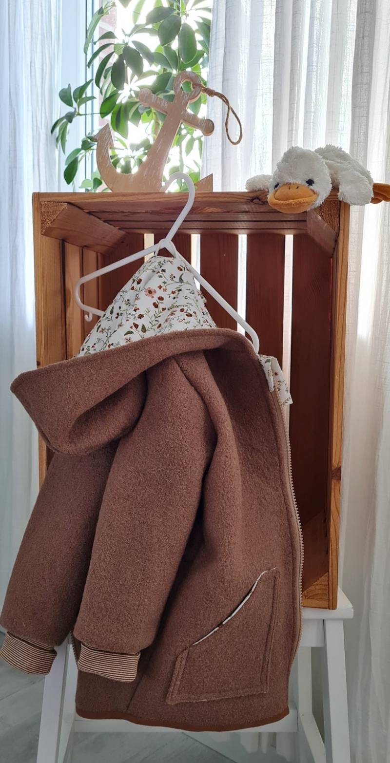 Tolle Walkjacke/Wolle Für Kinder Im Angesagten Design - Wollwalk, Kinderjacke Rehbraun "Sötchock" Küstenjuwel von Kuestenjuwel