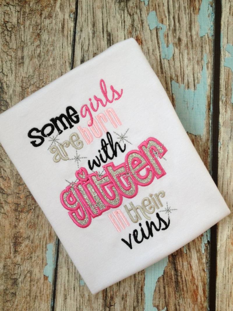 Einige Mädchen Sind Mit Glitzer in Ihren Adern Geboren - Shirt Sparkly Girls Tshirt Einige Mädchen Sind Mit Glitzer in Ihren Adern Geboren - Shirt Sparkly Girls Tshirt von KuggaKIDS