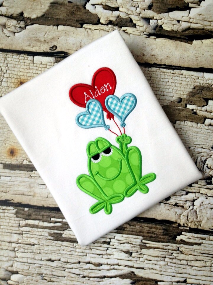 Personalisiertes Valentines Shirt - Bestickter Frosch Geburtstag Monogrammierte Babykleidung Geburtstagsshirt von KuggaKIDS