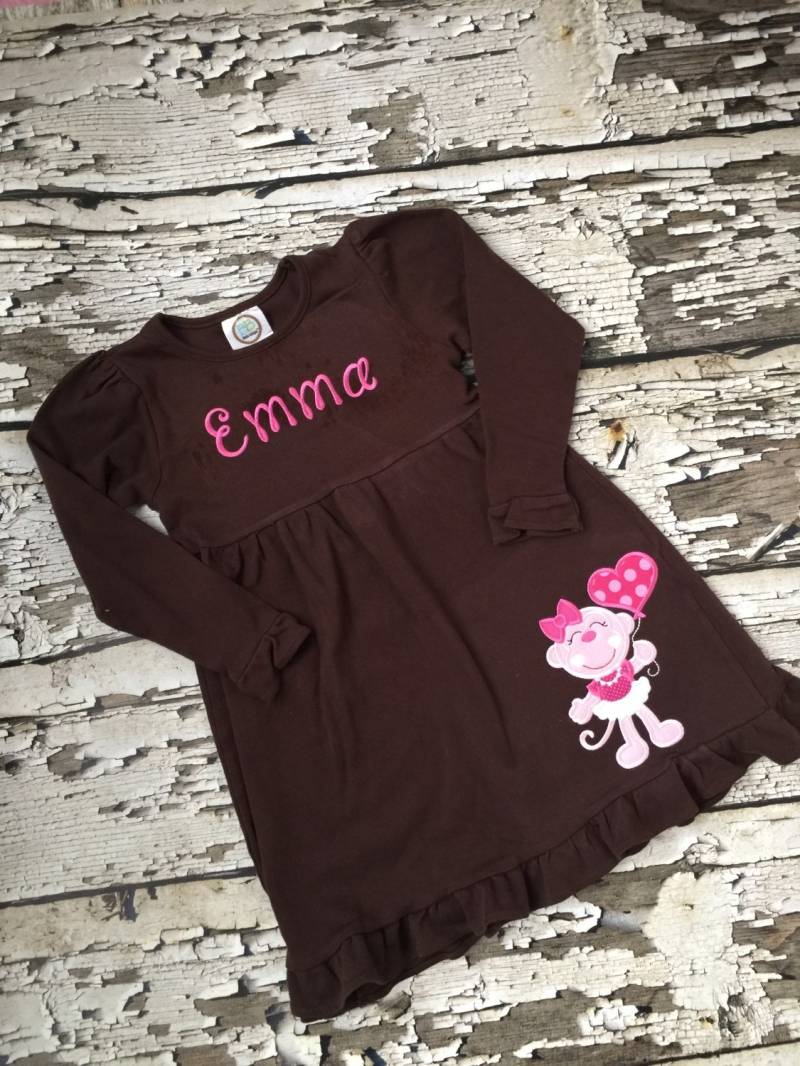 Valentines Personalisiertes Kleid - Braunes Rüschenkleid Affe Rosa Affen Outfit Monogrammed Mädchen von KuggaKIDS