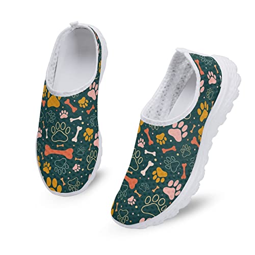 Kuiaobaty Damen Slip on Mesh Flat Turnschuhe Krankenschwester Blume Schwein Totenkopf Boho Streifen Bär Atmungsaktiv Walking Sport Sneakers Leichte Freizeitschuhe, Hundepfoten Knochen, 39 EU von Kuiaobaty