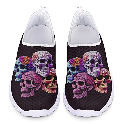Kuiaobaty Damen Slip on Mesh Flat Turnschuhe Krankenschwester Blume Schwein Totenkopf Boho Streifen Bär Atmungsaktiv Walking Sport Sneakers Leichte Freizeitschuhe, Paper Art Totenköpfe, 37 EU von Kuiaobaty