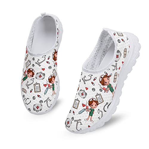 Kuiaobaty Weiße Krankenschwester Damen Freizeitschuhe Atmungsaktive Plattform Mesh Sport Sneakers, Cartoon Care Workers Bequeme Slip-on Walking Arbeitsschuhe von Kuiaobaty