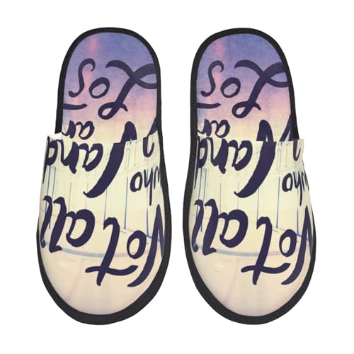 Kuilepa Damen-Slipper mit Aufschrift "Not All Those Who Wander Are Lost", flauschig, für drinnen und draußen, Schwarz, 6-8.5 Women/6-8 Men von Kuilepa