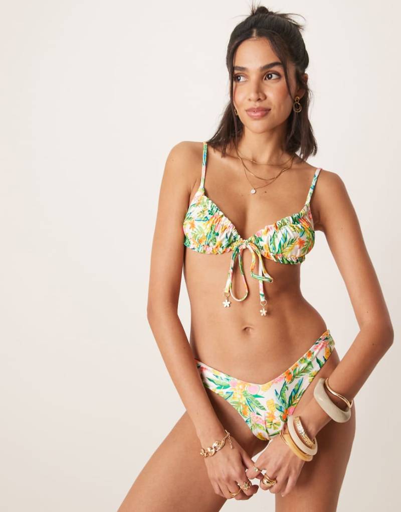 Kulani Kinis - Golden Hour - Knapp geschnittene Bikinihose in Gelb mit Y-Design von Kulani Kinis