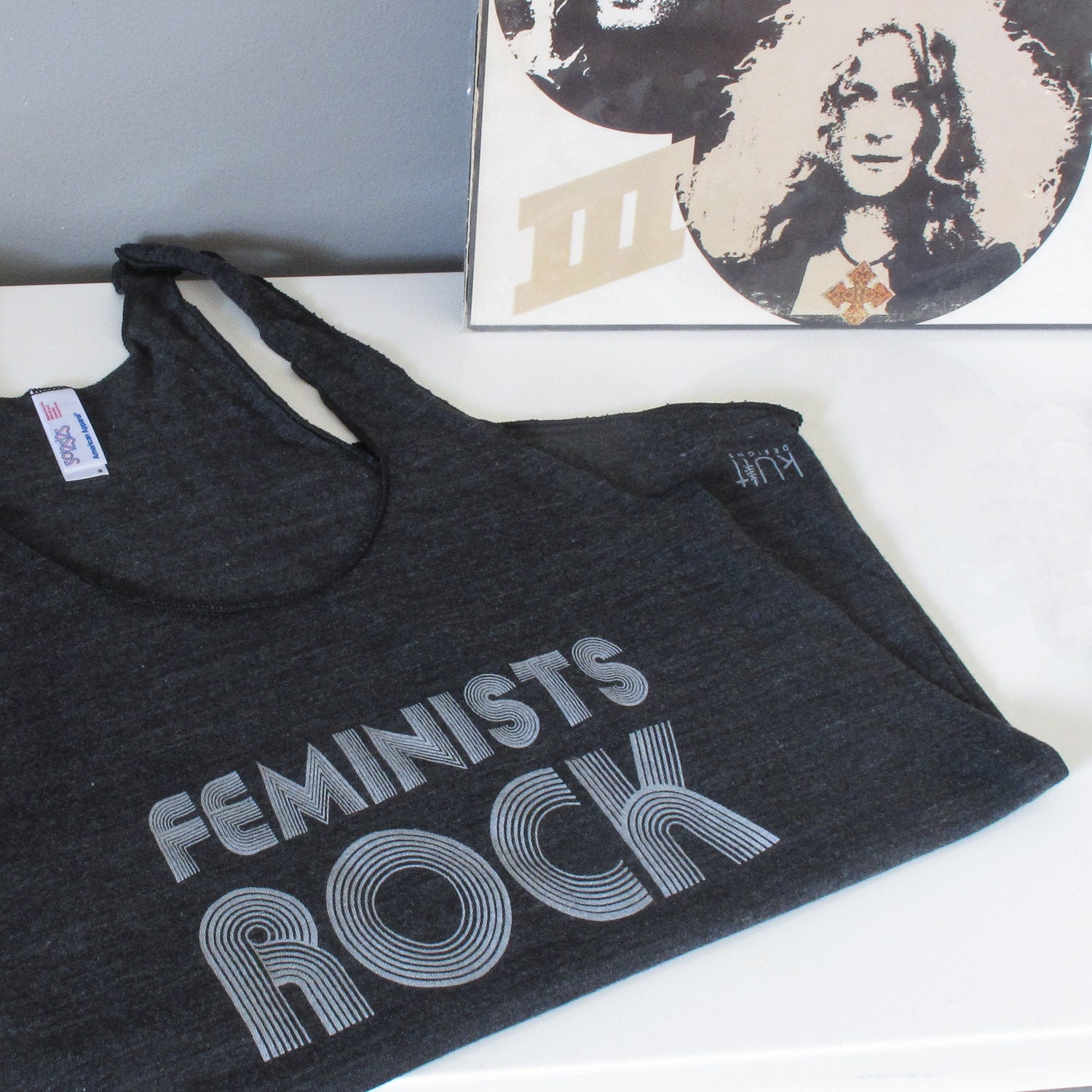 Feministinnen Rock Tank -Kult Designs-Schwarze Alternative Bekleidung-Frauenrechte Inspiriert Racerback Mutter Schwester Tochter Geschenk Feministinnen Rock Tank -Kult Designs-Schwarze Alternative Bekleidung-Frauenrechte Inspiriert Racerback Mutter Schwester Tochter Geschenk von KultDesigns