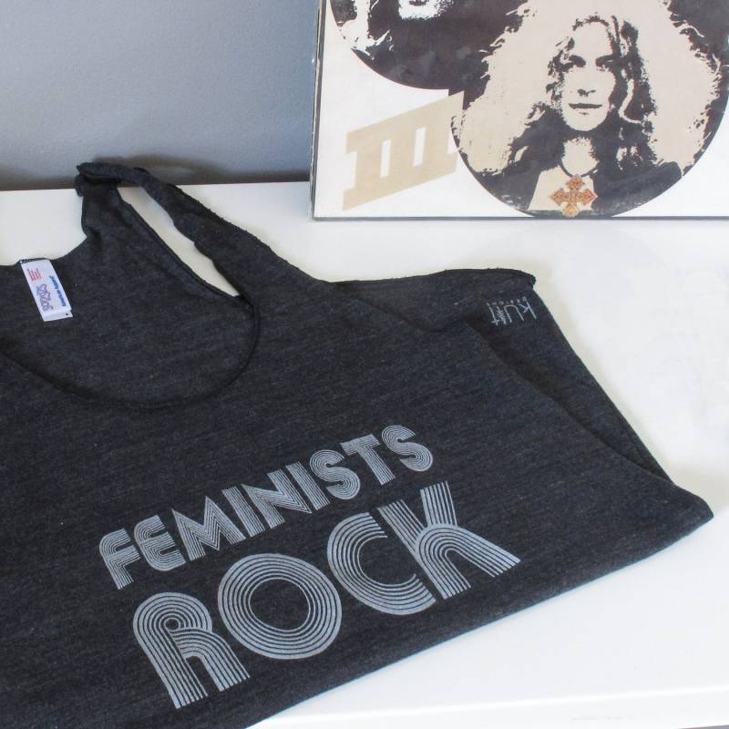 Feministinnen Rock Tank -Kult Designs-Schwarze Alternative Bekleidung-Frauenrechte Inspiriert Racerback Mutter Schwester Tochter Geschenk Feministinnen Rock Tank -Kult Designs-Schwarze Alternative Bekleidung-Frauenrechte Inspiriert Racerback Mutter Schwester Tochter Geschenk von KultDesigns