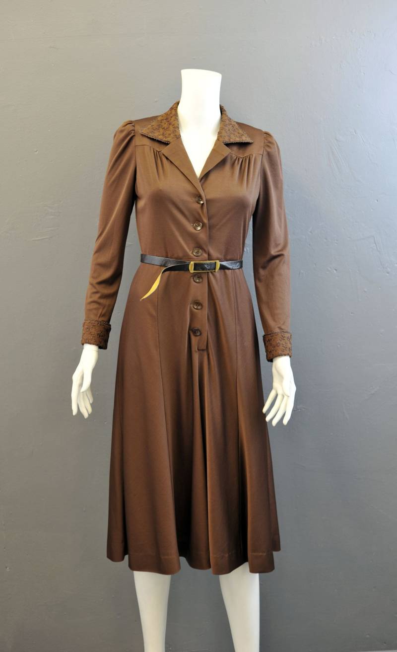 70S Bronze Shirtkleid Mit Gürtel, Knopfleiste Vorne Satin Jersey Midi, Größe S von KultRemade