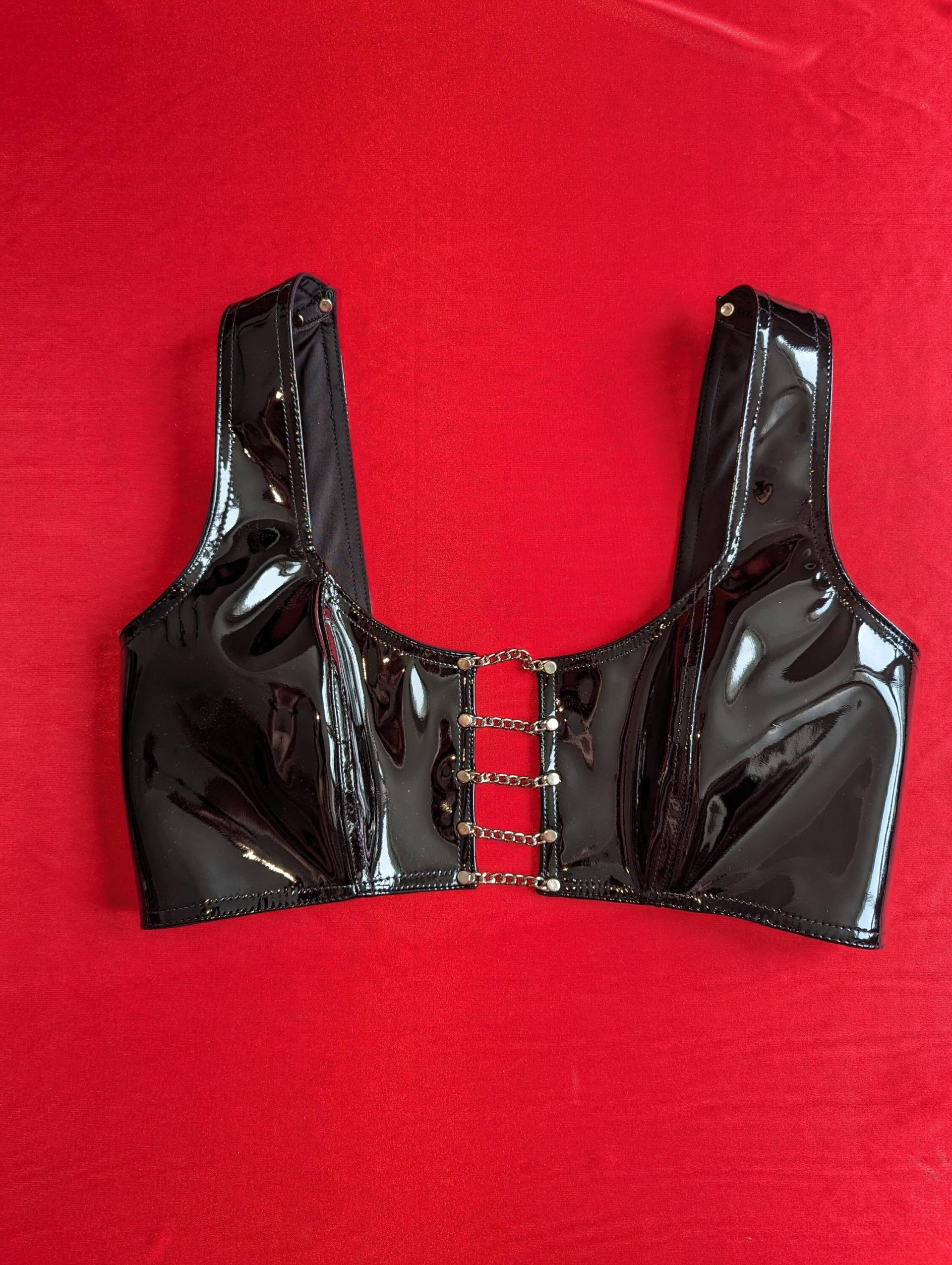 Schwarzes Lack Bralette Bh Crop Top Mit Ketten Schwarzes Lack Bralette Bh Crop Top Mit Ketten von Kultchen