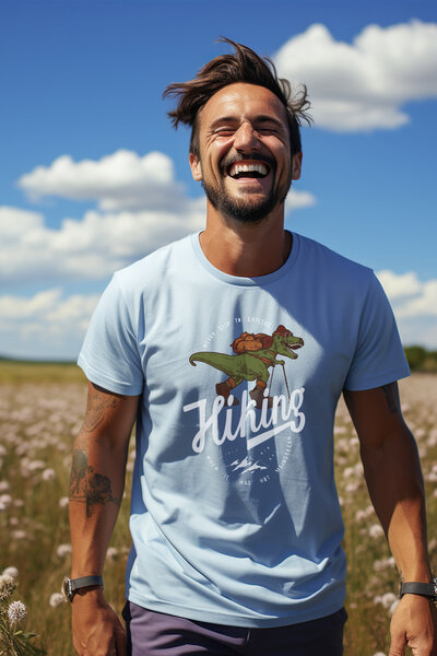 Kultgut Artdesign - Biofair - Klassik Shirt / Dino Hiking von Kultgut