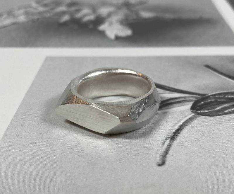 strukturring in Silber, Besonderer Ehering, Partnerschmuck - Multifaceted strukturring in Silber, Besonderer Ehering, Partnerschmuck - Multifaceted von KundKJewelry