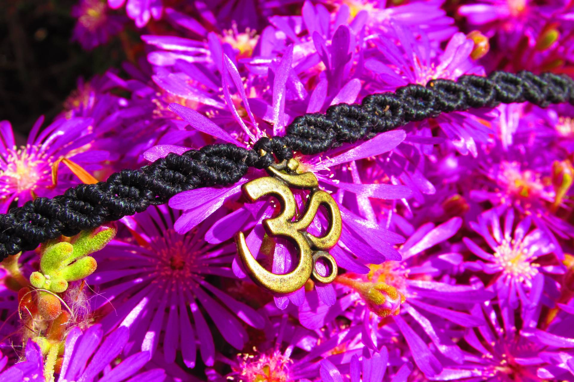 Makramee - Und Messingarmbänder/ Lebensbaum/ Om/ Makramee-Armbänder Makramee - Und Messingarmbänder/ Lebensbaum/ Om/ Makramee-Armbänder von KundalTribe