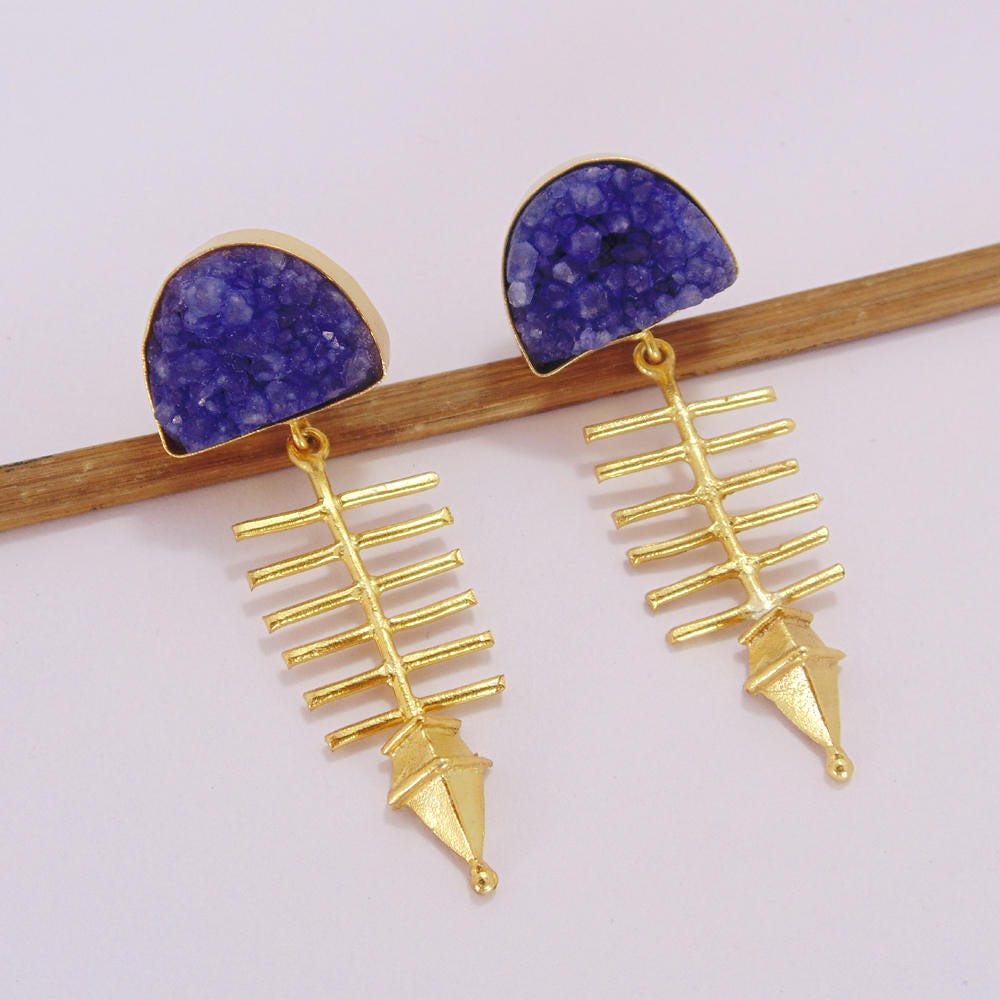 18K Vergoldete Halbmondform Blaue Druzy Quarz Ohrstecker von Kundangemsjewelry