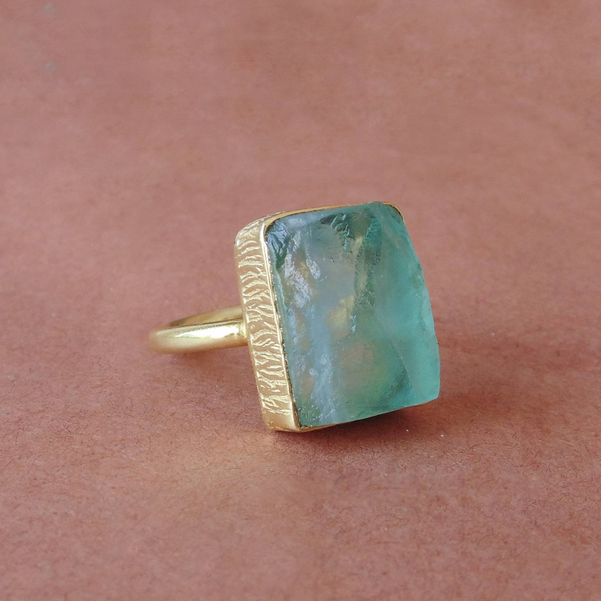 Grüner Fluorit Ring 18K Vergoldetes Messing, Handgemachter Edelstein von Kundangemsjewelry