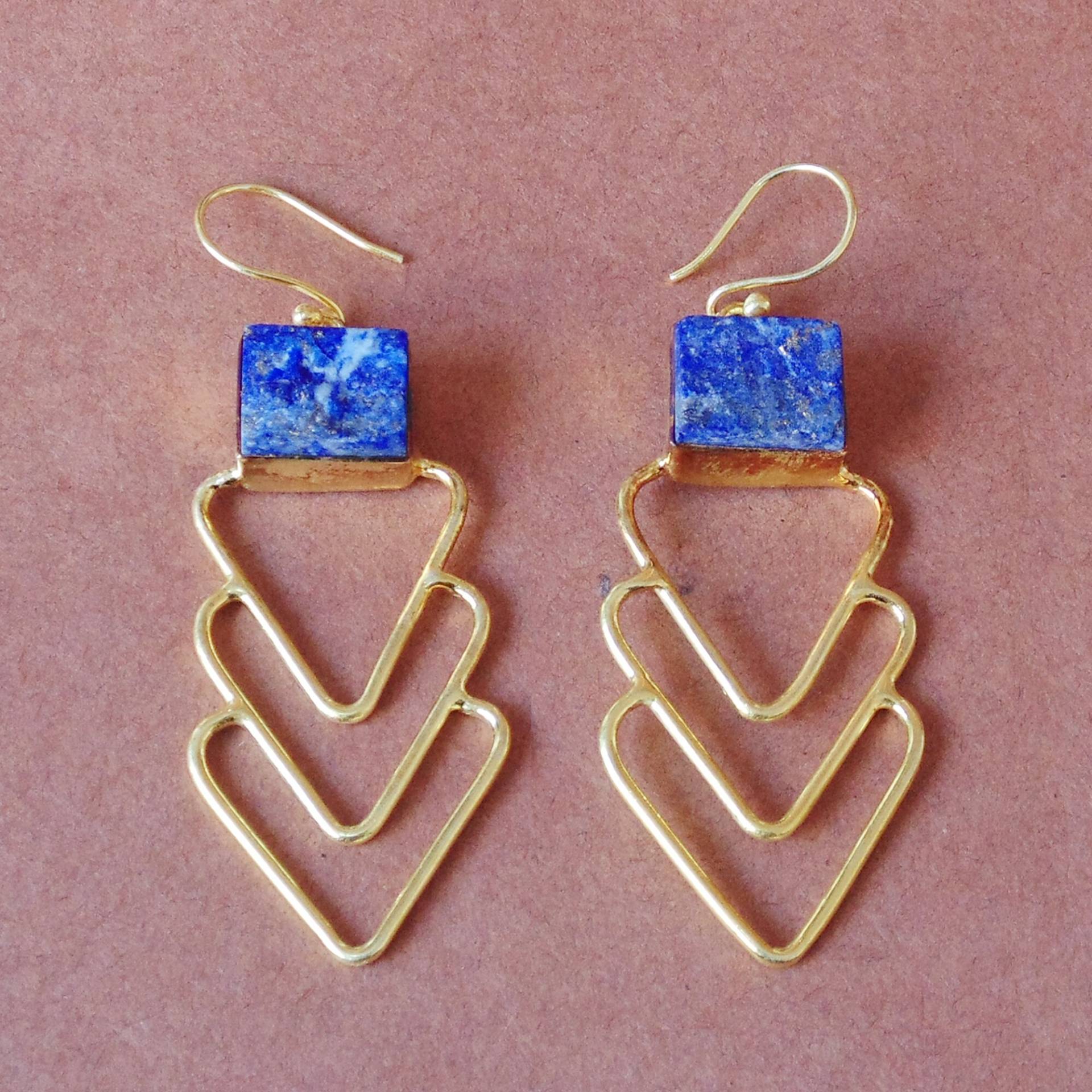 Handgefertigte Bezel Set Lapis Lazuli Edelstein Flügel Form Ohrringe von Kundangemsjewelry