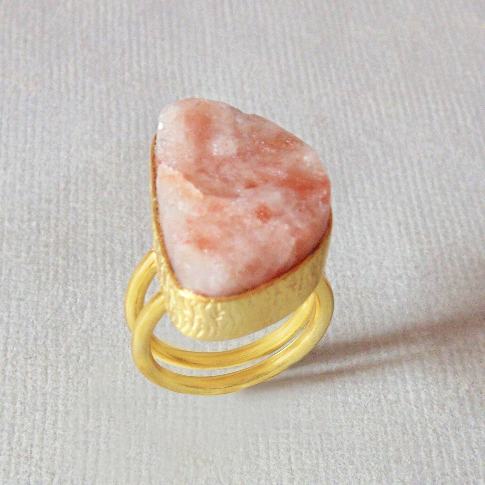 Handgefertigter Beton Doppelring Mit Topas Steinerne Bezel Set von Kundangemsjewelry