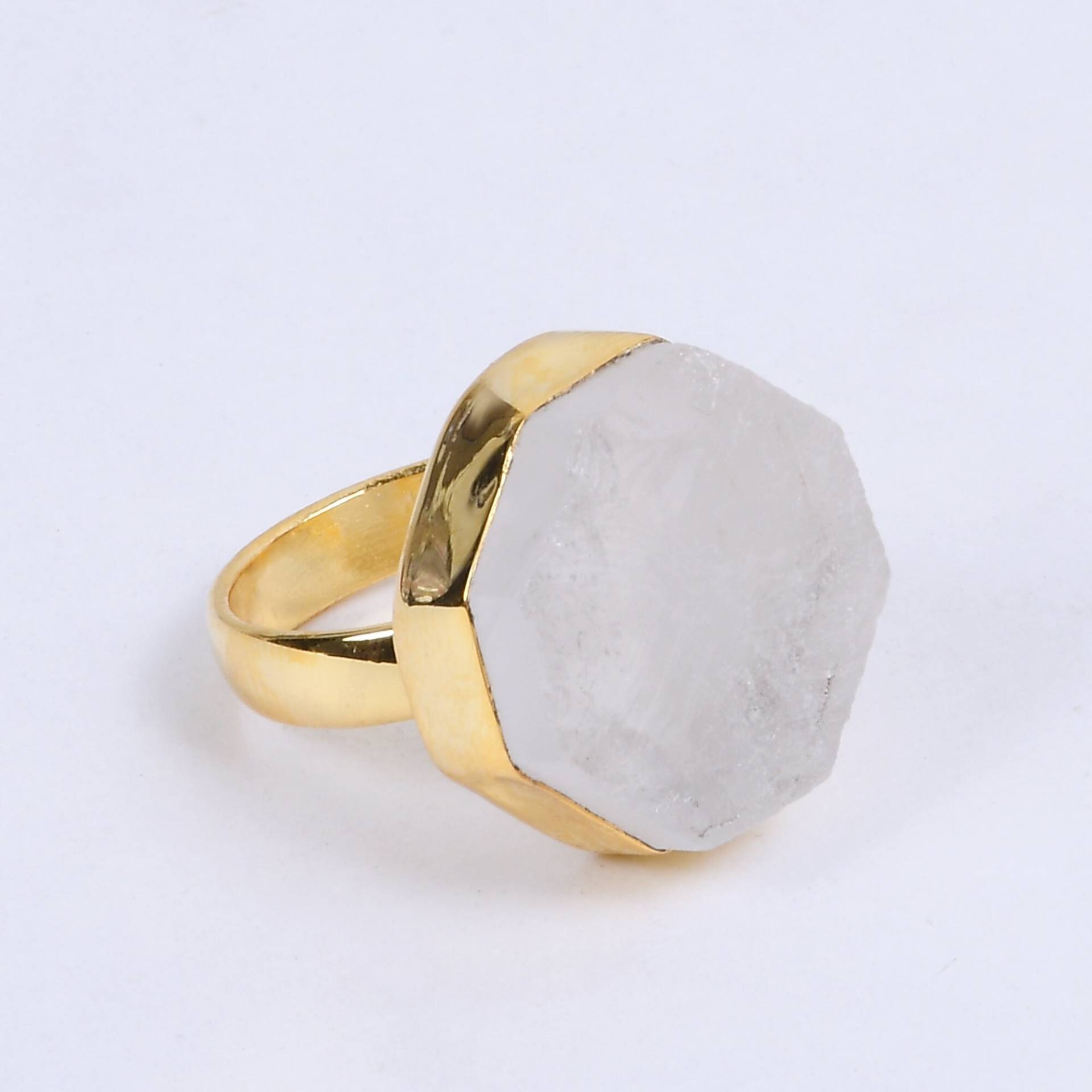 Handgemachte Kristall Quarz Ring 18K Vergoldetes Messing Statement Ring von Kundangemsjewelry