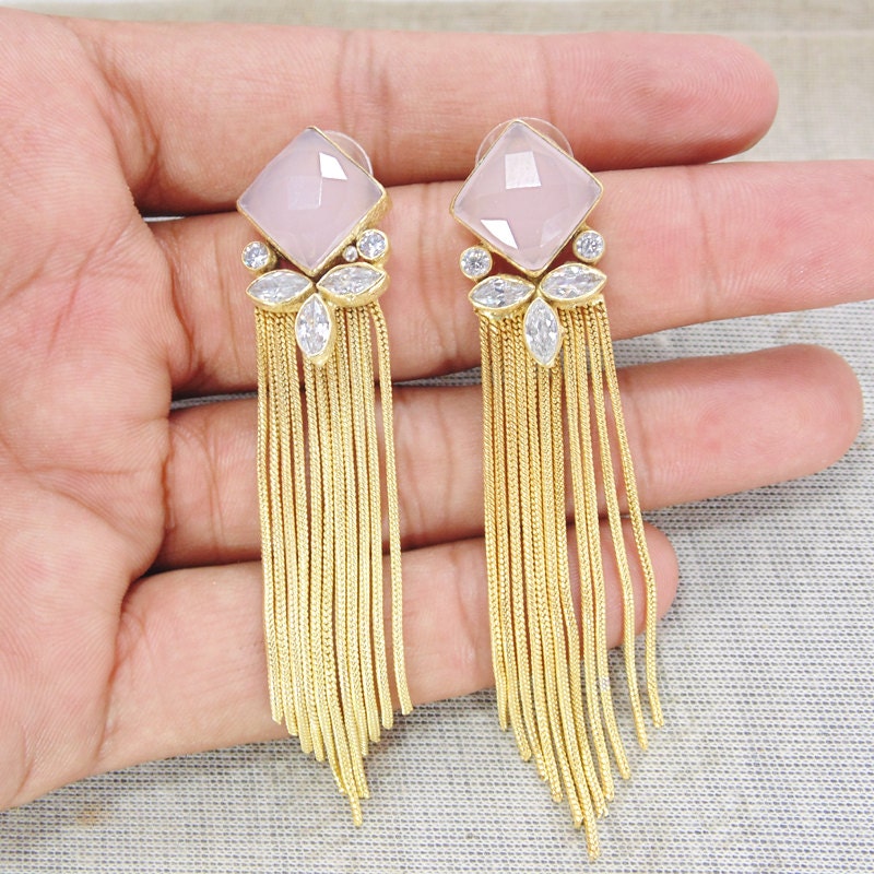 Rosenquarz Quasten Ohrringe Vergoldet, Cubic Zirkonia von Kundangemsjewelry