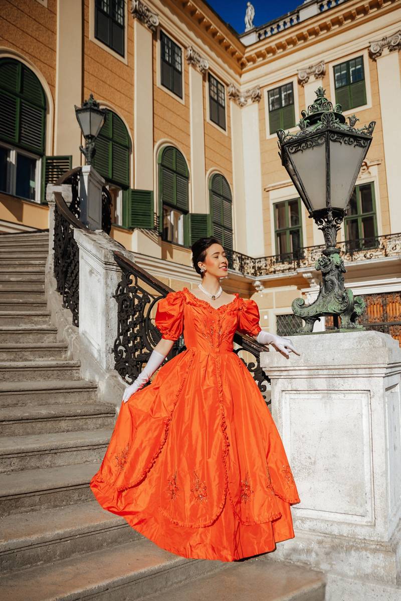 W. & A. Jonak Wien Prinzessinnen Kleid Ballkleid Abendkleid Seidentaft Mit Schmucksteine in Orange von Kunst19byBG