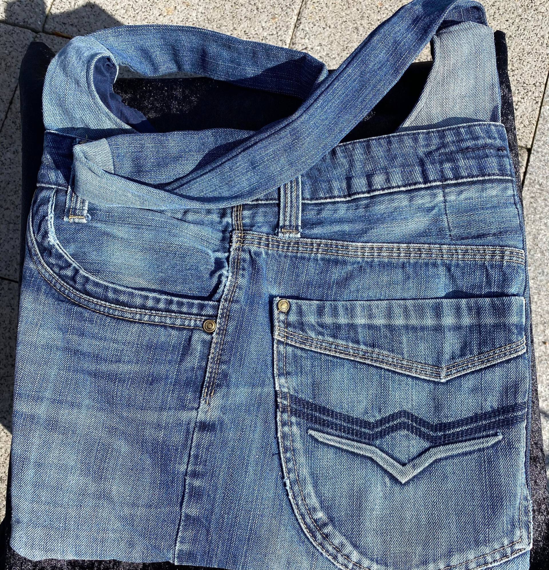 Umhänge-Shoppertasche Aus Jeans von KunstGabiGoebbels