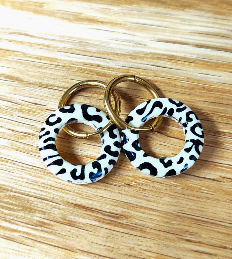 Leopardenmuster Creolen Ohrringe - Handgemacht Aus Fimo, Uv-Harz, Nickelfrei & Hypoallergen, Rund Leopardenmuster Creolen Ohrringe - Handgemacht Aus Fimo, Uv-Harz, Nickelfrei & Hypoallergen, Rund von KunstLaserkatze