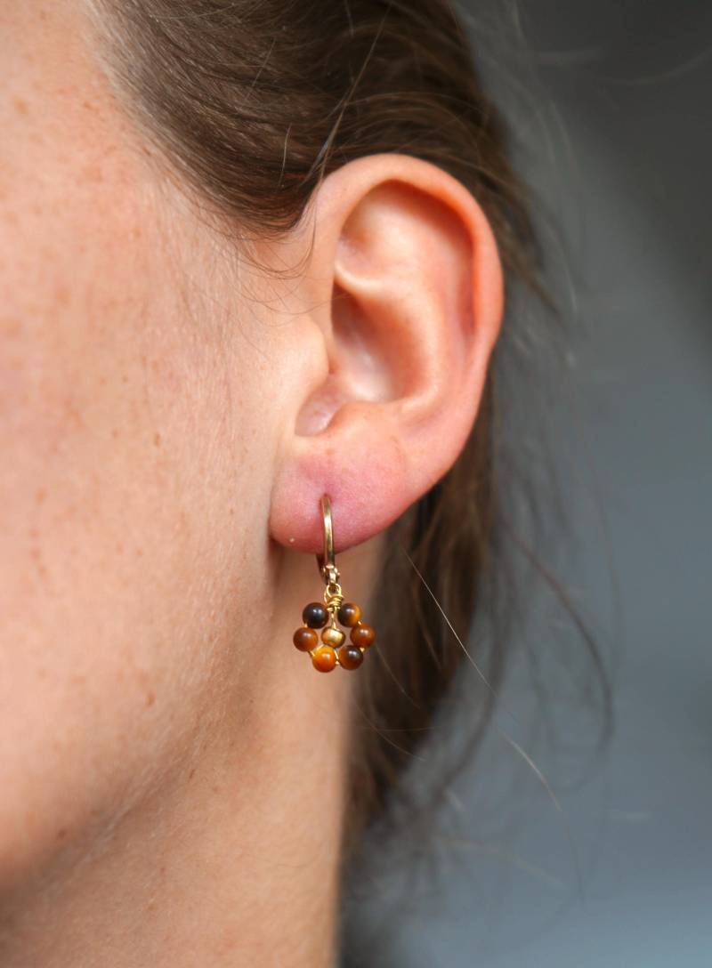 Blumen Ohrringe "Malea' Tigerauge Perlen Edelstein Braun Gold Filigran Schmuck Hängeohrringe Clip Hoop Messing Draht Boho Sommer Sonne Fein von KunstUndMunter