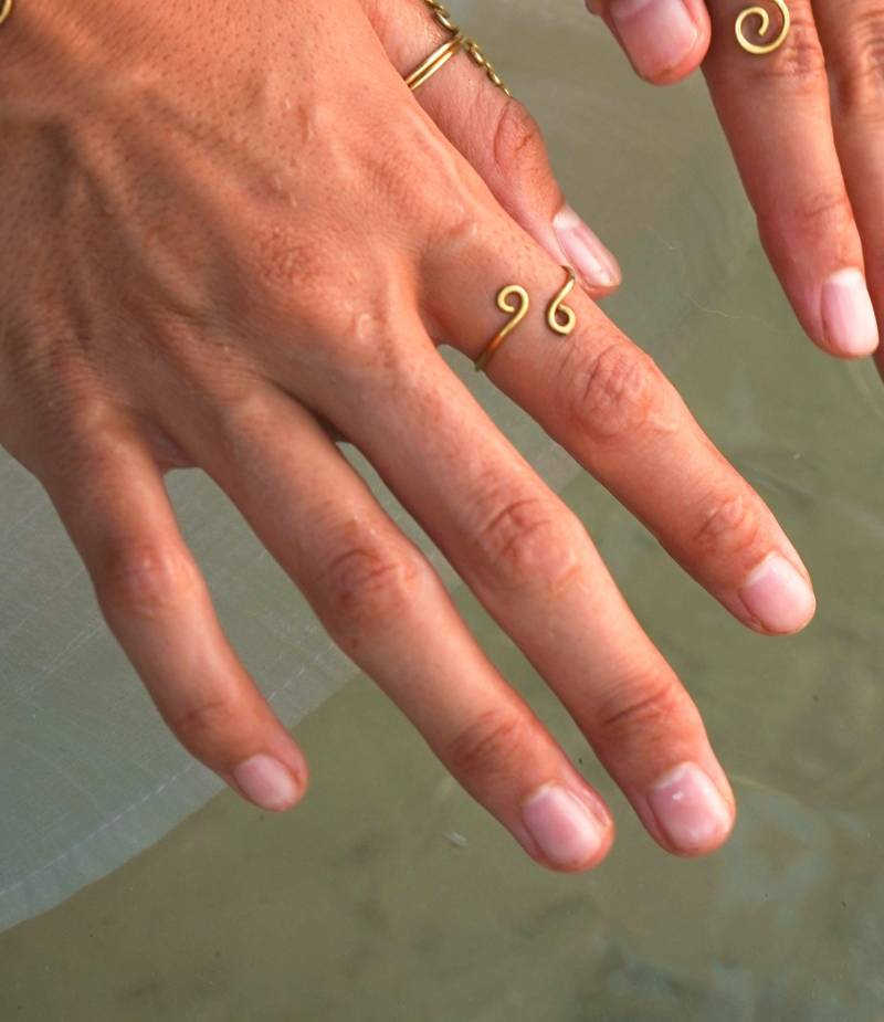 Ring "Maya" Gold Messing Verstellbar Spirale Unisex Boho Hippie Filigran Draht Handmade Fingerring Festival Bohemian Geschenk Schmuck Fein von KunstUndMunter