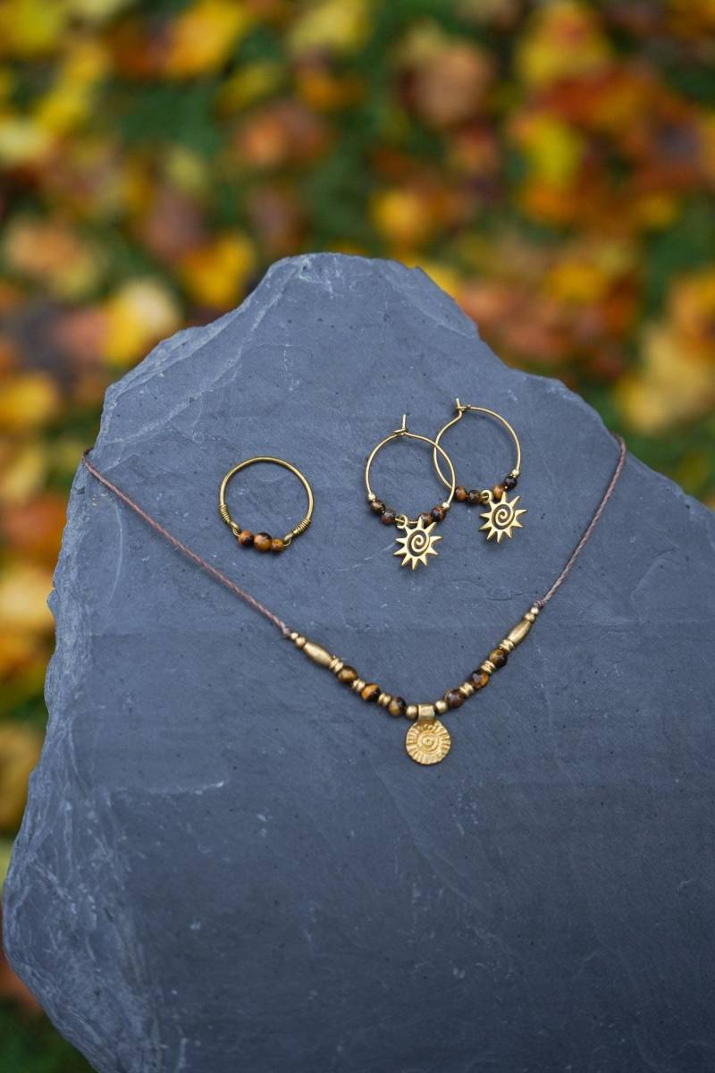 Schmuck Set "Sol" Kette + Ohrringe Ring Sonne Tigerauge Makramee Boho Halskette Filigran Edelstein Messing Geschenk Gold Earthy Ethno von KunstUndMunter