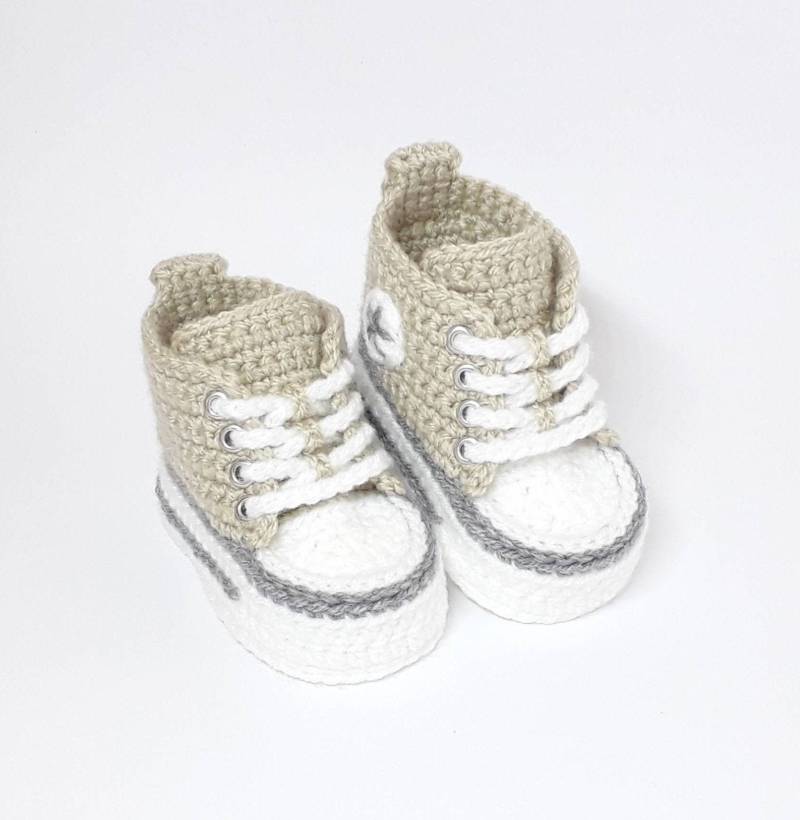 Leinen-Beige Babyschuhe Gehäkelt Gehäkelte Baby Sneakers | Turnschuhe, Sportschuhe Mit Ösenschnürung Für Jungen Und Mädchen Von 0-12 M von KunstWollwerk