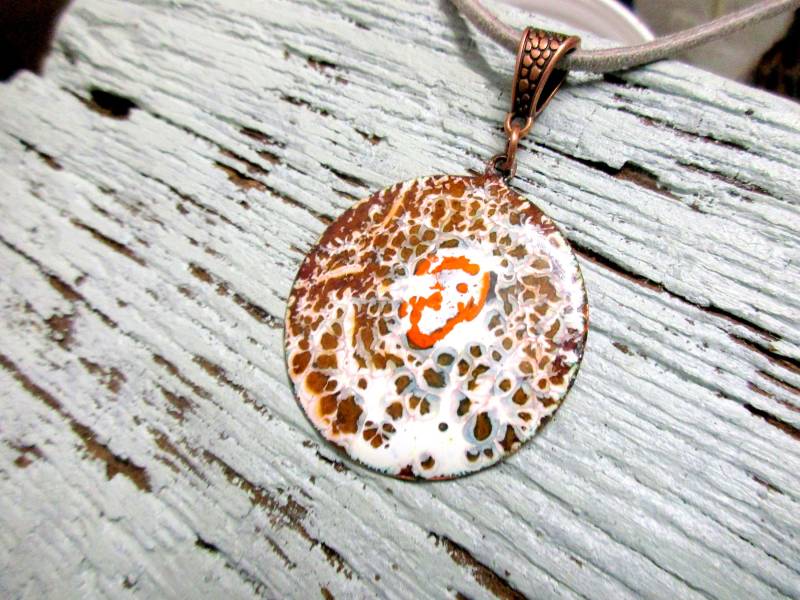 Anhänger No. 225 Emaille Auf Kupfer Herbst Braun Weiß Handarbeit Unikat Emaillierte Ohrringe Anhänger No. 225 Emaille Auf Kupfer Herbst Braun Weiß Handarbeit Unikat Emaillierte Ohrringe von KunsthaeuschenDeling