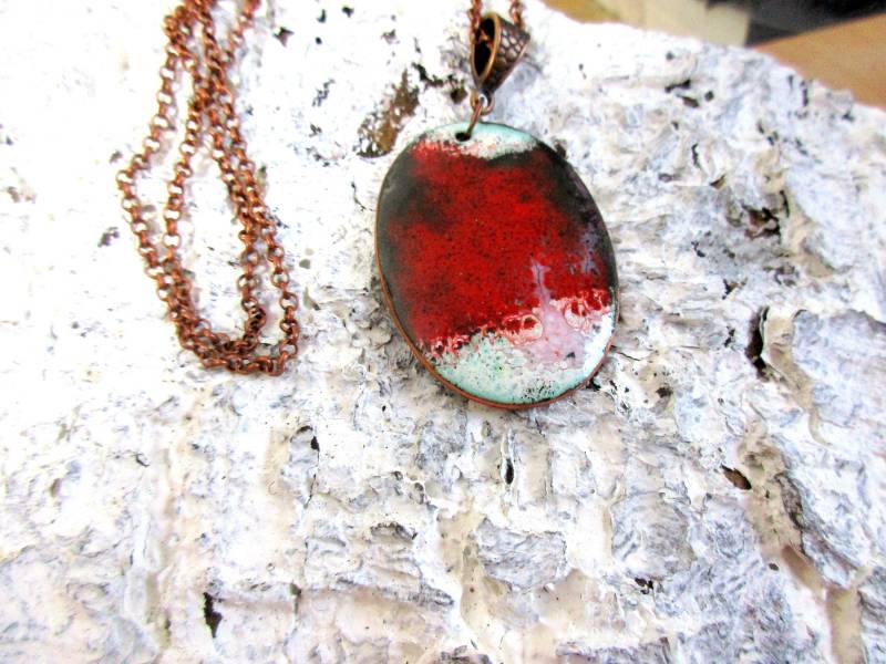 Emaille Schmuck Anhänger No 139 Rot Weiß Handgefertigt Unikat Beidseitig Emalliertes Kupfer Hippie Boho von KunsthaeuschenDeling
