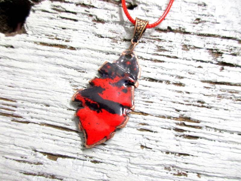 Emaille Schmuck No. R26, Rot Schwarz Anhänger Auf Kupfer Handarbeit Unikat Recyclingschmuck von KunsthaeuschenDeling