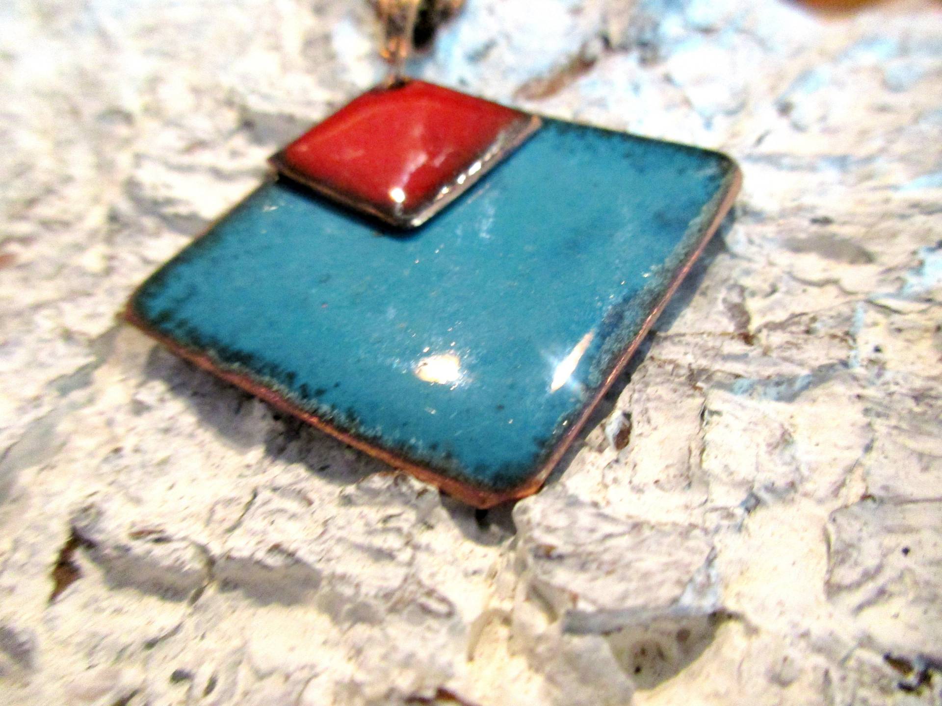 Halskette Mit Doppeltem Anhänger Emaillie Auf Kupfer No 388 Rot-Türkis Unikat, Handarbeit Halskette Mit Doppeltem Anhänger Emaillie Auf Kupfer No 388 Rot-Türkis Unikat, Handarbeit von KunsthaeuschenDeling