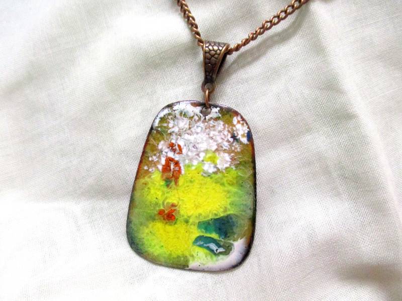 Halskette Mit Emailleanhänger Gelb Weiß No 138 Auf Kupfer Handarbeit Unikat Emailliert von KunsthaeuschenDeling