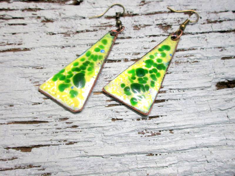 Handgearbeitete Ohrhänger No 143 Grün-Gelb Hängeohrringe Emaille Auf Kupfer Handarbeit Unikat Handgearbeitete Ohrhänger No 143 Grün-Gelb Hängeohrringe Emaille Auf Kupfer Handarbeit Unikat von KunsthaeuschenDeling