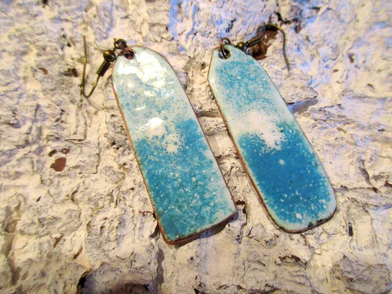 Handgearbeitete Ohrhänger Rechteck Blau-Weiß Verschneit No.316 Emaille Auf Kupfer Handarbeit Unikat Emailliert von KunsthaeuschenDeling