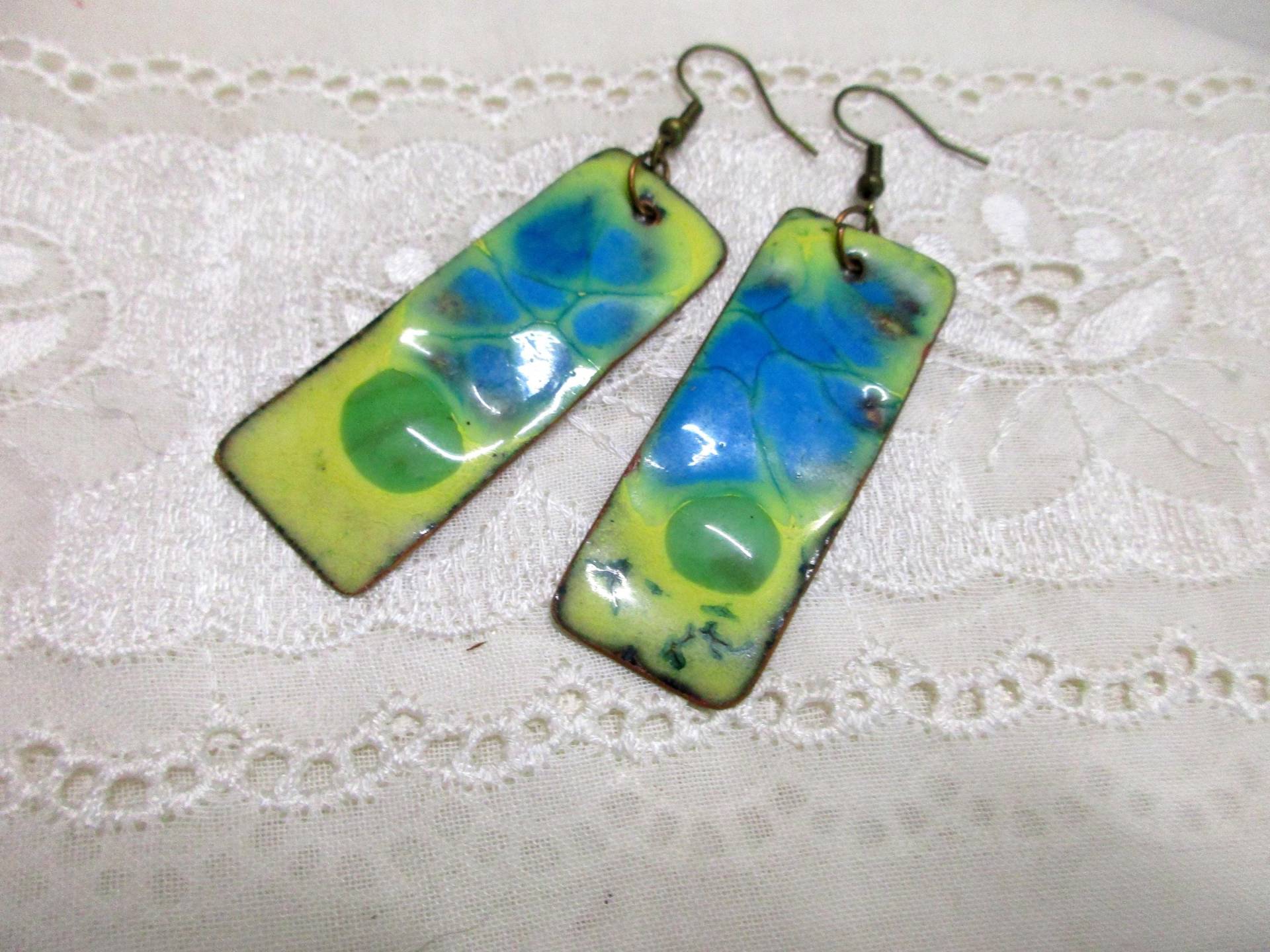 Handgearbeitete Ohrhänger Rechteck No. 188 Blau Gelb Grün Emaille Auf Kupfer Handarbeit Unikat Boho Hippie Groß Geschenk Handgearbeitete Ohrhänger Rechteck No. 188 Blau Gelb Grün Emaille Auf Kupfer Handarbeit Unikat Boho Hippie Groß Geschenk von KunsthaeuschenDeling