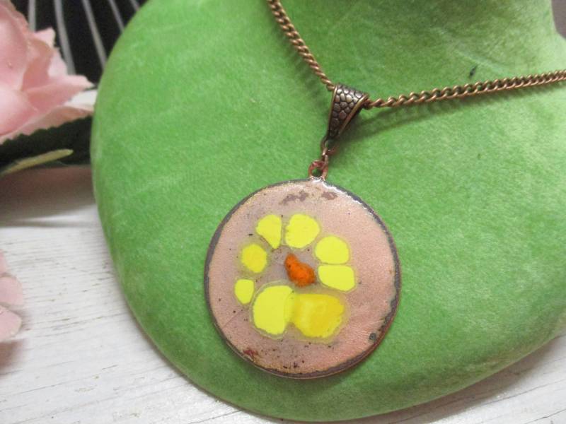 Handgearbeiteter Anhänger Emaille Rosa Gelb No.131 Auf Kupfer Handarbeit Unikat Emailliert von KunsthaeuschenDeling