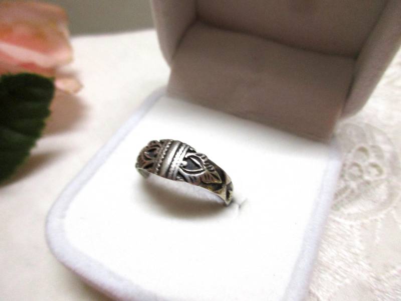 Hübscher Ethno Silberring Vermutlich Brasilien Vintage 925 17, 8 Mm Größe 56 Ziseliert Hippie Boho Damenring Silbern von KunsthaeuschenDeling