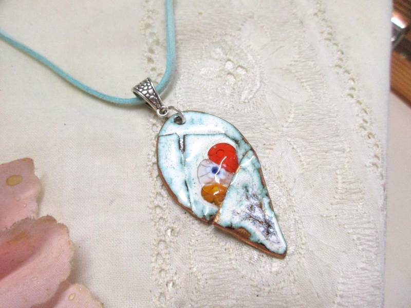 No 149 Traumhafter Emaille Schmuck Eistüte Anhänger 5 X 2.8 cm Mit Halskette Handarbeit Unikat Hippie Eis Emailliert Weiß Rot Boho No 149 Traumhafter Emaille Schmuck Eistüte Anhänger 5 X 2.8 cm Mit Halskette Handarbeit Unikat Hippie Eis Emailliert Weiß Rot Boho von KunsthaeuschenDeling