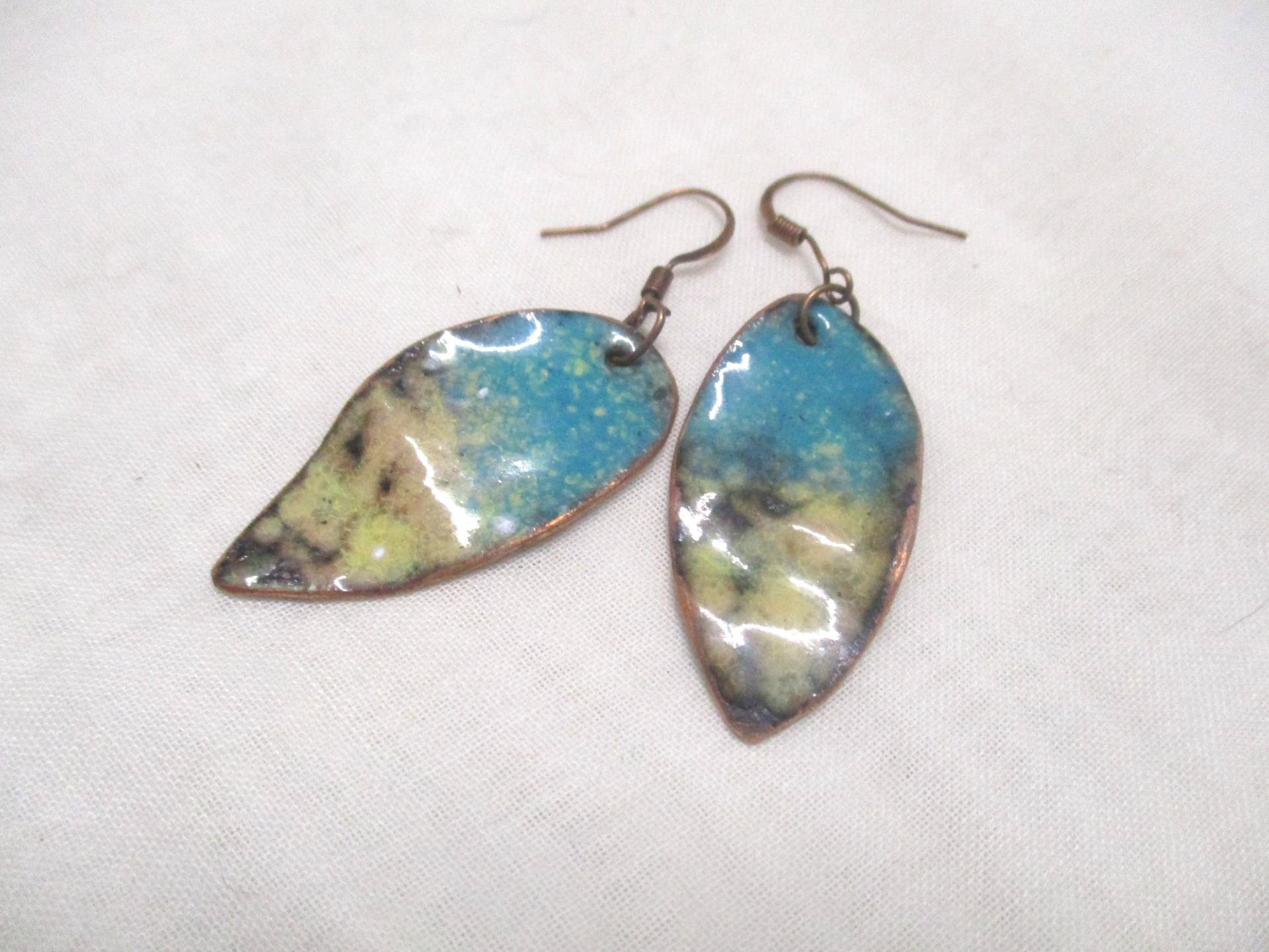 No 199 Emailleschmuck Ohrringe Handarbeit Emaille Blatt Türkis Gelb Braun Ohrhänger Blätter No 199 Emailleschmuck Ohrringe Handarbeit Emaille Blatt Türkis Gelb Braun Ohrhänger Blätter von KunsthaeuschenDeling