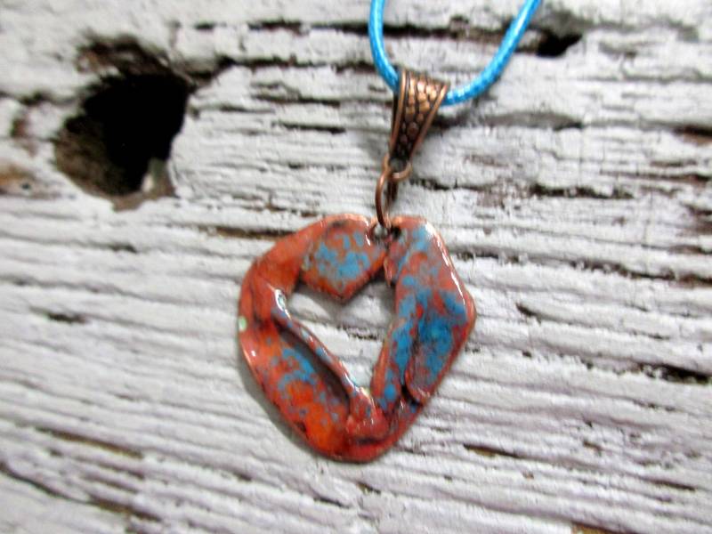 No R53 Emaille Anhänger Auf Kupfer Rot Blau Weiß Recyclingschmuck Handarbeit Unikat Hippie Boho Schmuck Recycling Halskette No R53 Emaille Anhänger Auf Kupfer Rot Blau Weiß Recyclingschmuck Handarbeit Unikat Hippie Boho Schmuck Recycling Halskette von KunsthaeuschenDeling