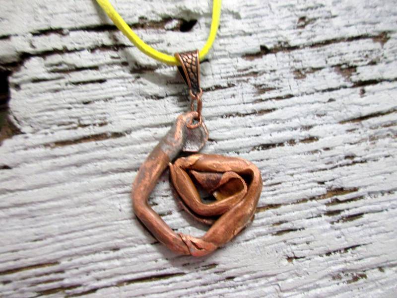 No R57 Anhänger Kupfer Handarbeit Kupferschmuck Unikat Groß Kupferanhänger Recycling Recyclingschmuck von KunsthaeuschenDeling